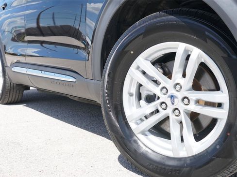 Used 2020 Ford Explorer XLT w/ Comfort Package RWD image 2
