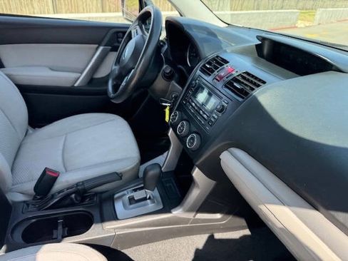 Used 2014 Subaru Forester 2.5i AWD/4WD image 24