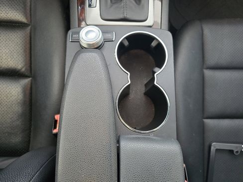 Used 2011 Mercedes-Benz C 300 Sedan image 41