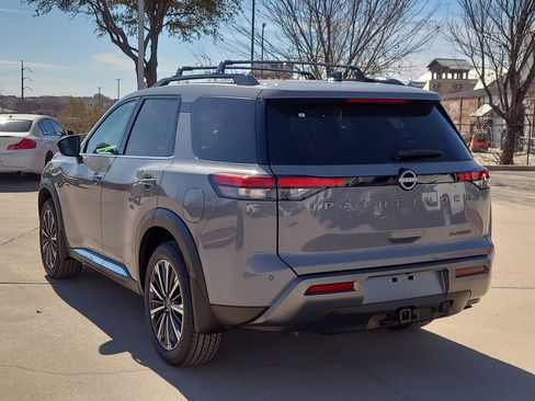 New 2026 Nissan Pathfinder Platinum image 2
