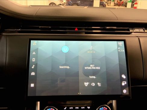 Used 2023 Land Rover Range Rover SE image 36