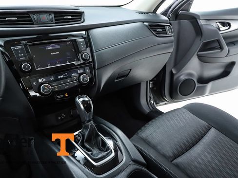 Used 2019 Nissan Rogue SV FWD image 23