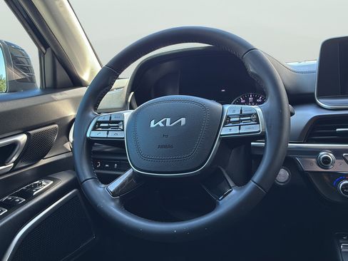 Used 2022 Kia Telluride S FWD image 19