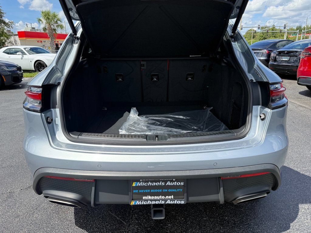 Used 2026 Porsche Macan AWD/4WD image 29