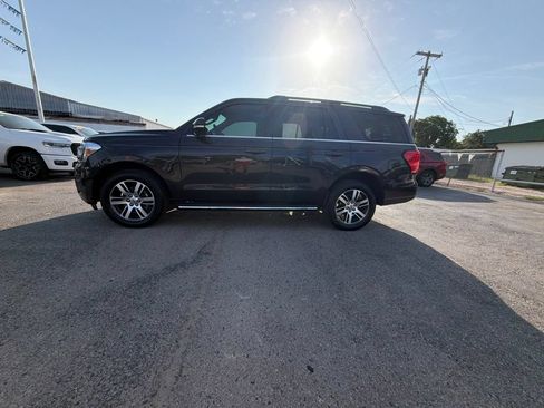 Used 2022 Ford Expedition XLT RWD image 2