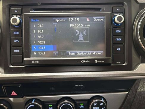 Used 2019 Toyota Tacoma SR5 AWD/4WD image 27