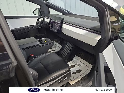 Used 2024 Tesla Cybertruck AWD Crew Cab image 20
