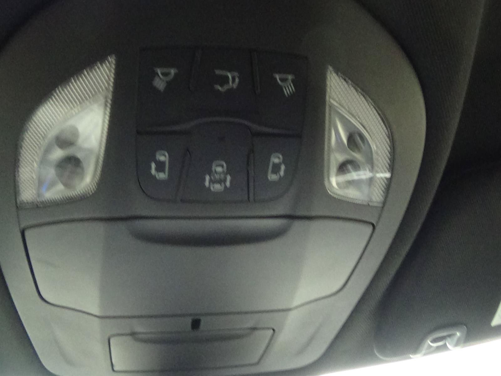 Certified 2025 Chrysler Pacifica Select FWD image 31