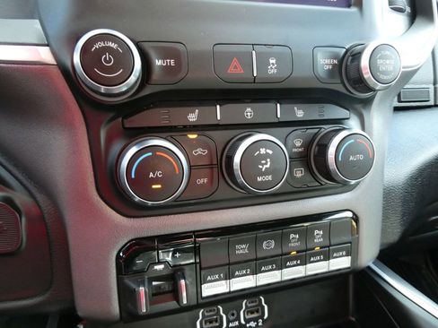 Used 2022 RAM 2500 Big Horn w/ Level C Equiment Group AWD/4WD image 28