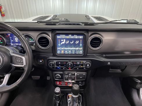 Used 2022 Jeep Wrangler Unlimited Rubicon 4xe AWD/4WD image 32