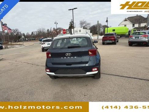 Used 2025 Hyundai Venue Limited image 7