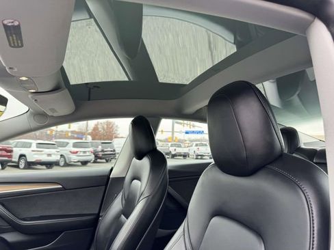 Used 2021 Tesla Model 3 Standard Range Plus image 17