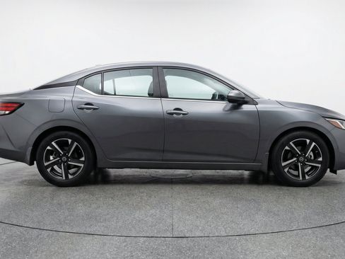 Used 2025 Nissan Sentra SV FWD image 11