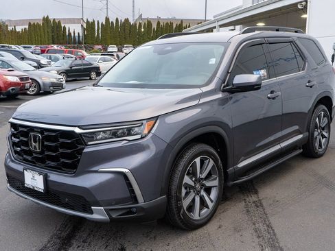 Used 2024 Honda Pilot Touring image 6