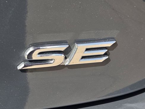 Used 2025 Toyota Camry SE FWD image 11