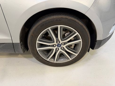 Used 2021 Ford Edge Titanium FWD image 6