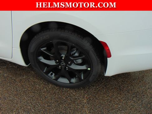 New 2026 Chrysler Pacifica Select w/ S Appearance Package image 16