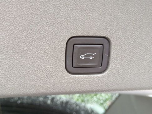 Used 2023 Cadillac XT6 Premium Luxury w/ Technology Package FWD image 13