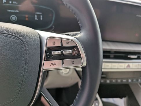 Used 2023 Kia Telluride EX w/ EX Captain's Chair Package image 18