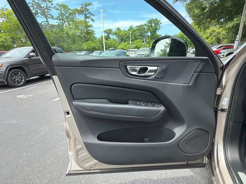 Certified 2025 Volvo XC60 B5 Plus AWD/4WD image 24