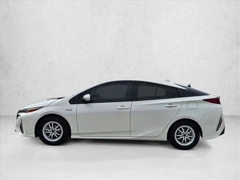 Used 2017 Toyota Prius Prime Premium w/ Carpet Mat Package FWD image 9