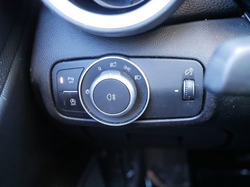 Used 2018 Alfa Romeo Giulia AWD image 24