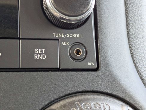 Used 2018 Jeep Wrangler Unlimited Sport S image 25