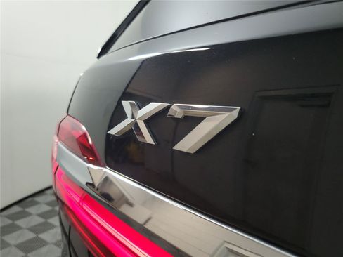 Used 2022 BMW X7 xDrive40i w/ Premium Package AWD/4WD image 8
