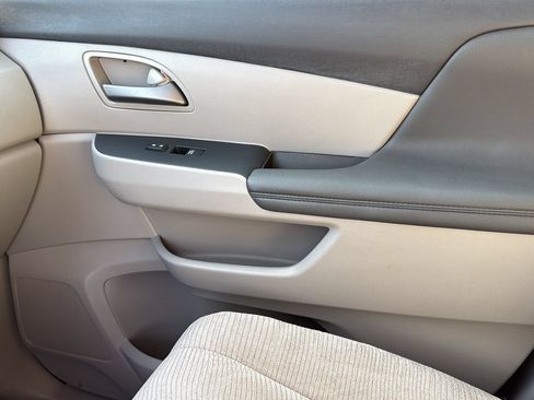 Used 2012 Honda Odyssey EX image 23