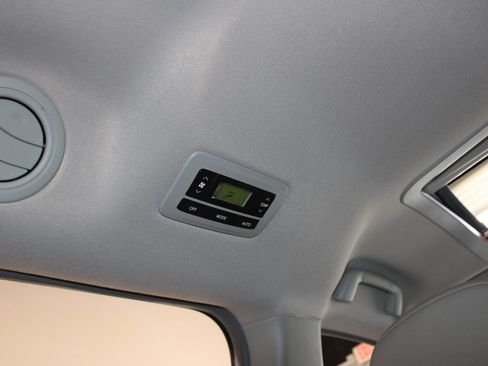 Used 2014 Toyota Sienna XLE FWD image 21