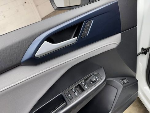 Used 2024 Volkswagen Taos SE image 12