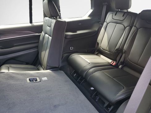 New 2025 Jeep Grand Cherokee L Limited w/ Black Appearance Package AWD/4WD image 16