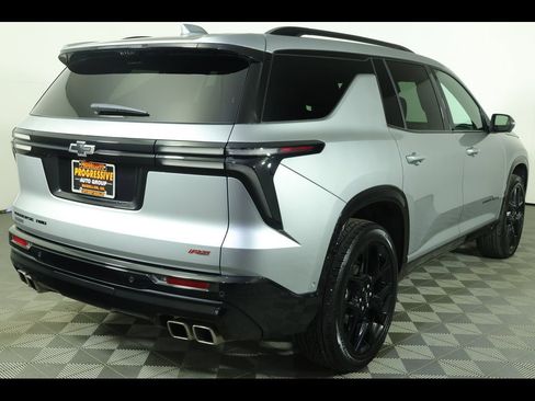 Used 2024 Chevrolet Traverse RS w/ LPO, Floor Liner Package image 2