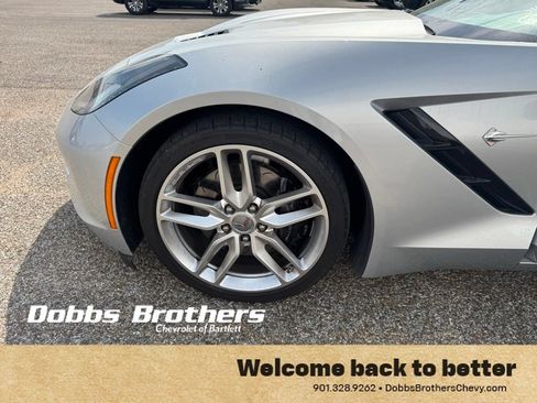 Used 2017 Chevrolet Corvette Stingray Coupe w/ Z51 1LT RWD image 12