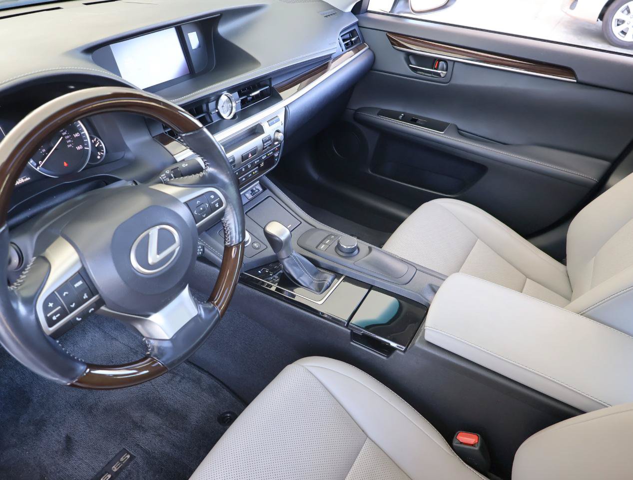 Used 2016 Lexus ES 350 w/ Premium Package w/Wood Trim FWD image 33