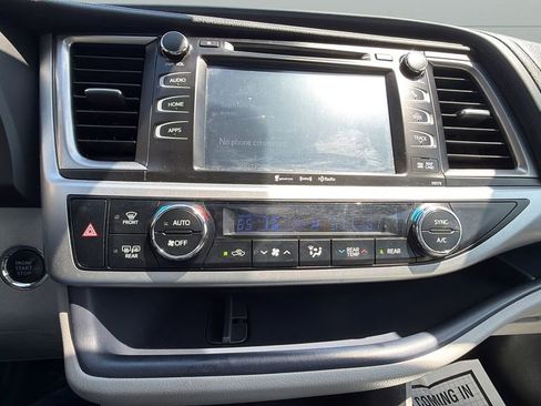 Used 2017 Toyota Highlander XLE AWD/4WD image 17