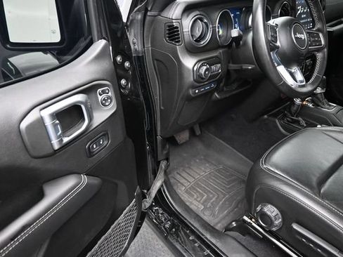 Used 2022 Jeep Wrangler Unlimited Sahara w/ Cold Weather Group AWD/4WD image 8