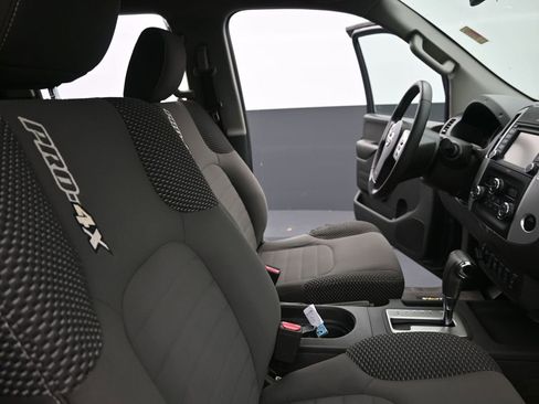 Used 2015 Nissan Frontier PRO-4X image 31