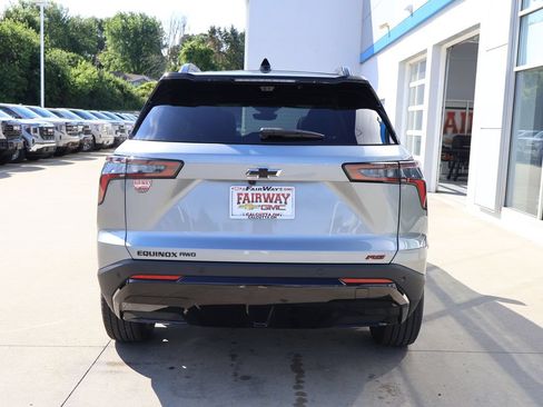 New 2026 Chevrolet Equinox RS w/ Convenience Package III AWD/4WD image 9
