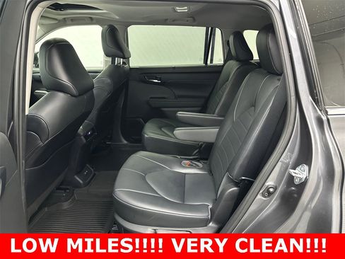 Used 2021 Toyota Highlander XLE image 23