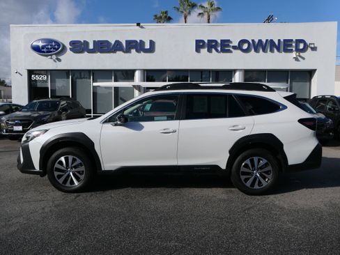 Certified 2025 Subaru Outback Premium image 2