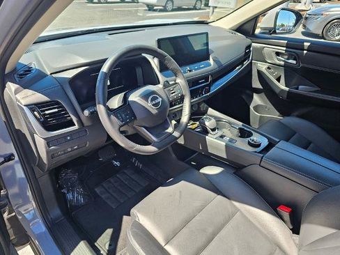 Certified 2025 Nissan Rogue SL AWD/4WD image 17