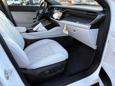 New 2026 Jeep Cherokee Overland w/ Advanced Pro Tech Group image 9