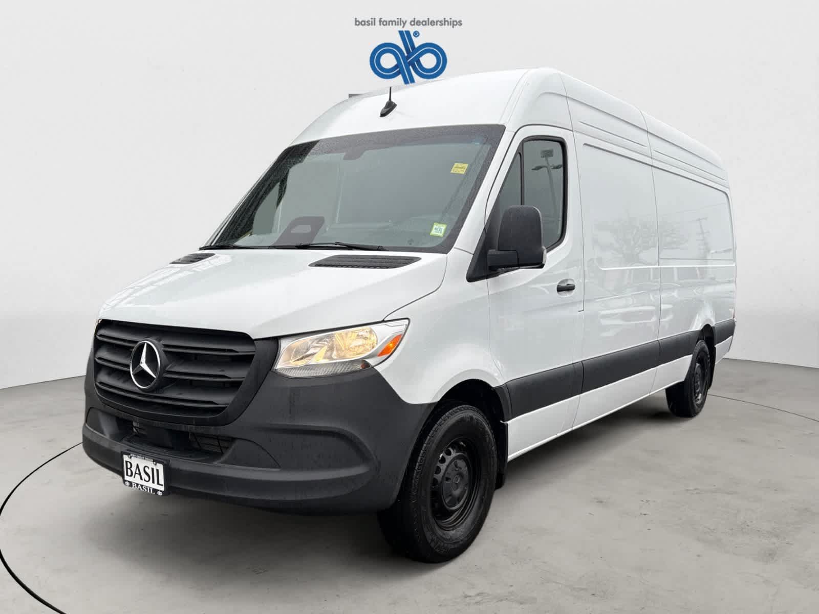 Used 2025 Mercedes-Benz Sprinter 2500 image 2