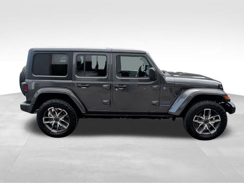 Used 2024 Jeep Wrangler Unlimited w/ Convenience Group AWD/4WD image 6
