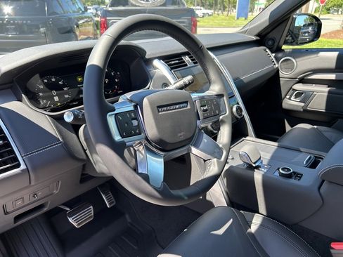 New 2025 Land Rover Discovery Dynamic SE image 12