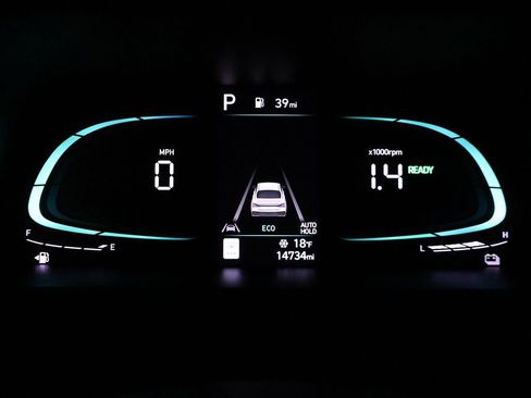 Used 2025 Hyundai Elantra Blue image 31