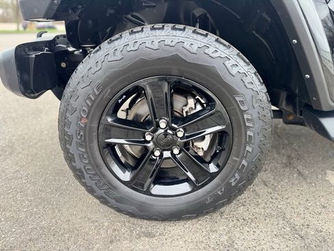 Used 2021 Jeep Wrangler Unlimited Sahara AWD/4WD image 3