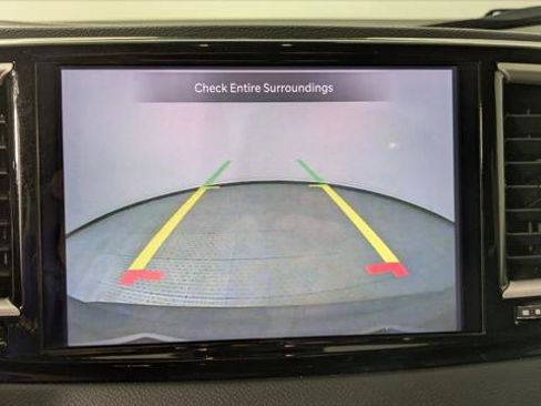 Used 2023 Chrysler Pacifica Touring-L FWD image 31