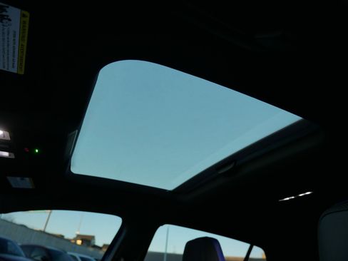 Used 2024 Volkswagen Golf R image 33